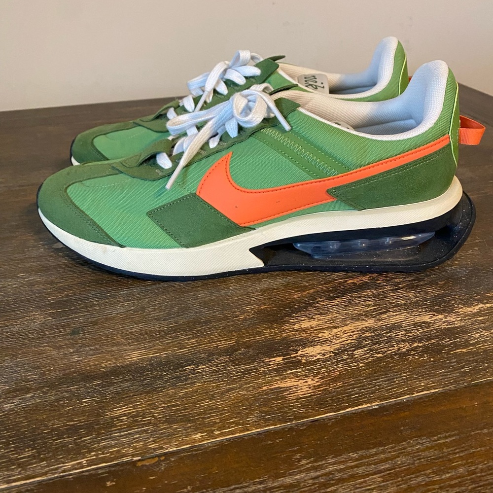 Mens Nike kicks size 11.5 in great condition